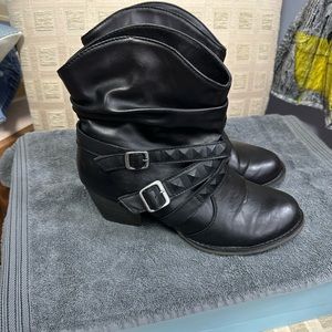 Women’s Mia Black Criss Cross Boots Size 8